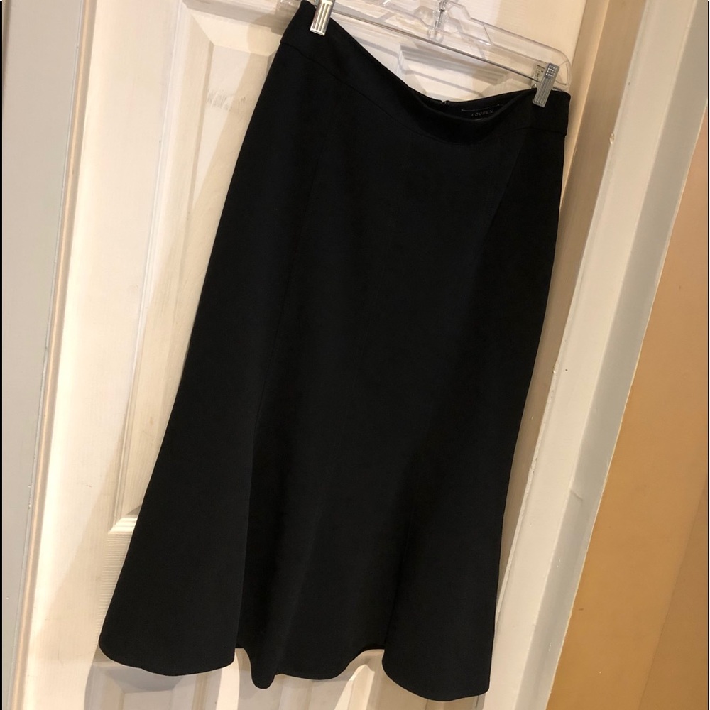 Louben Flouncy Skirt. Black. Size 8.